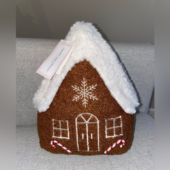 Homegoods cupcakes and cashmere Gingerbread House Pillow - Picture 2 of 4